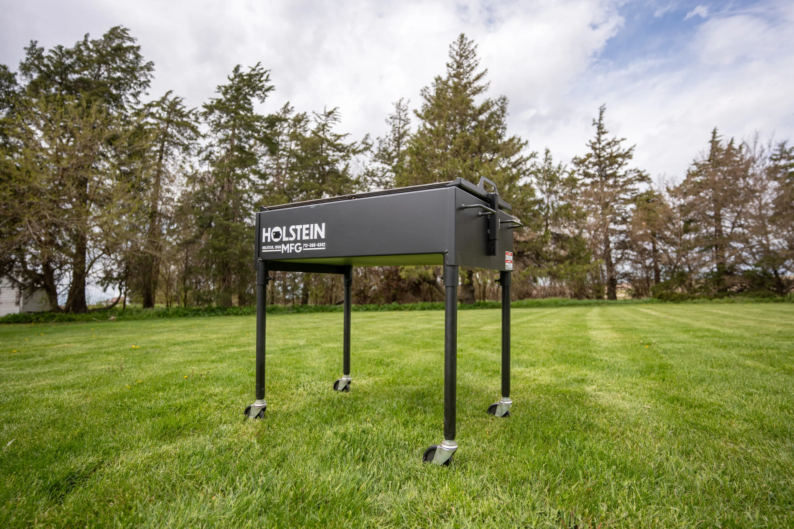 Model 2448C Professional Charcoal Grill