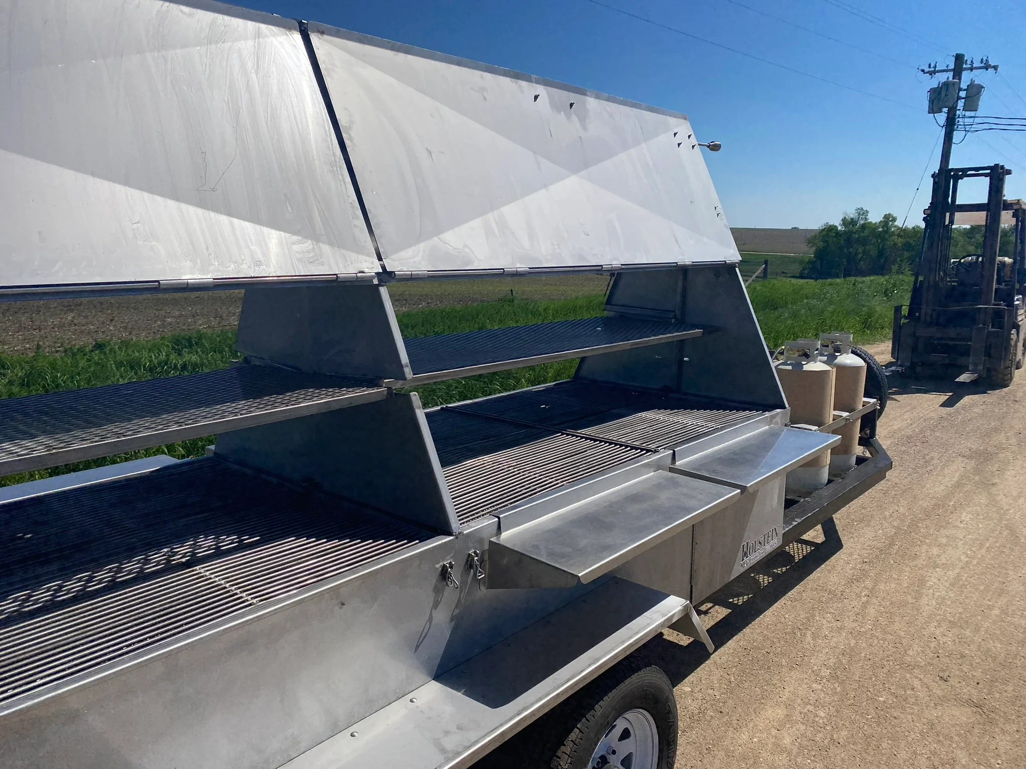 Model 1240CSS Towable Charcoal Grill – Stainless