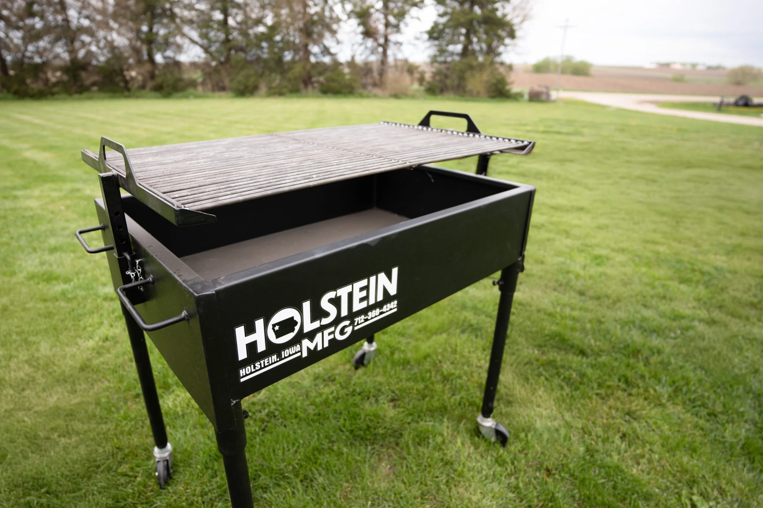 Model 2448C Professional Charcoal Grill