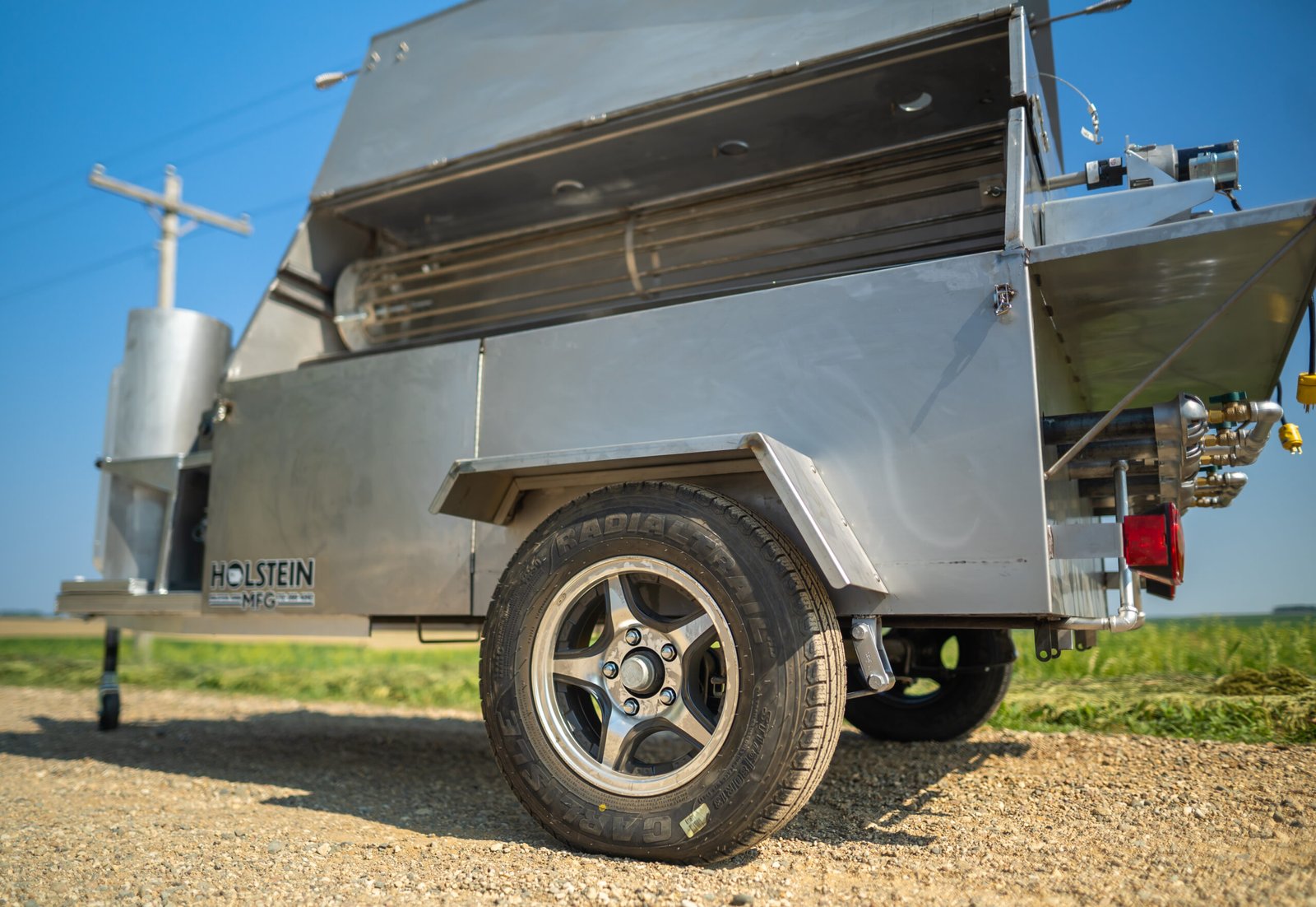 Model 7260CSS Towable Charcoal Grill – Stainless