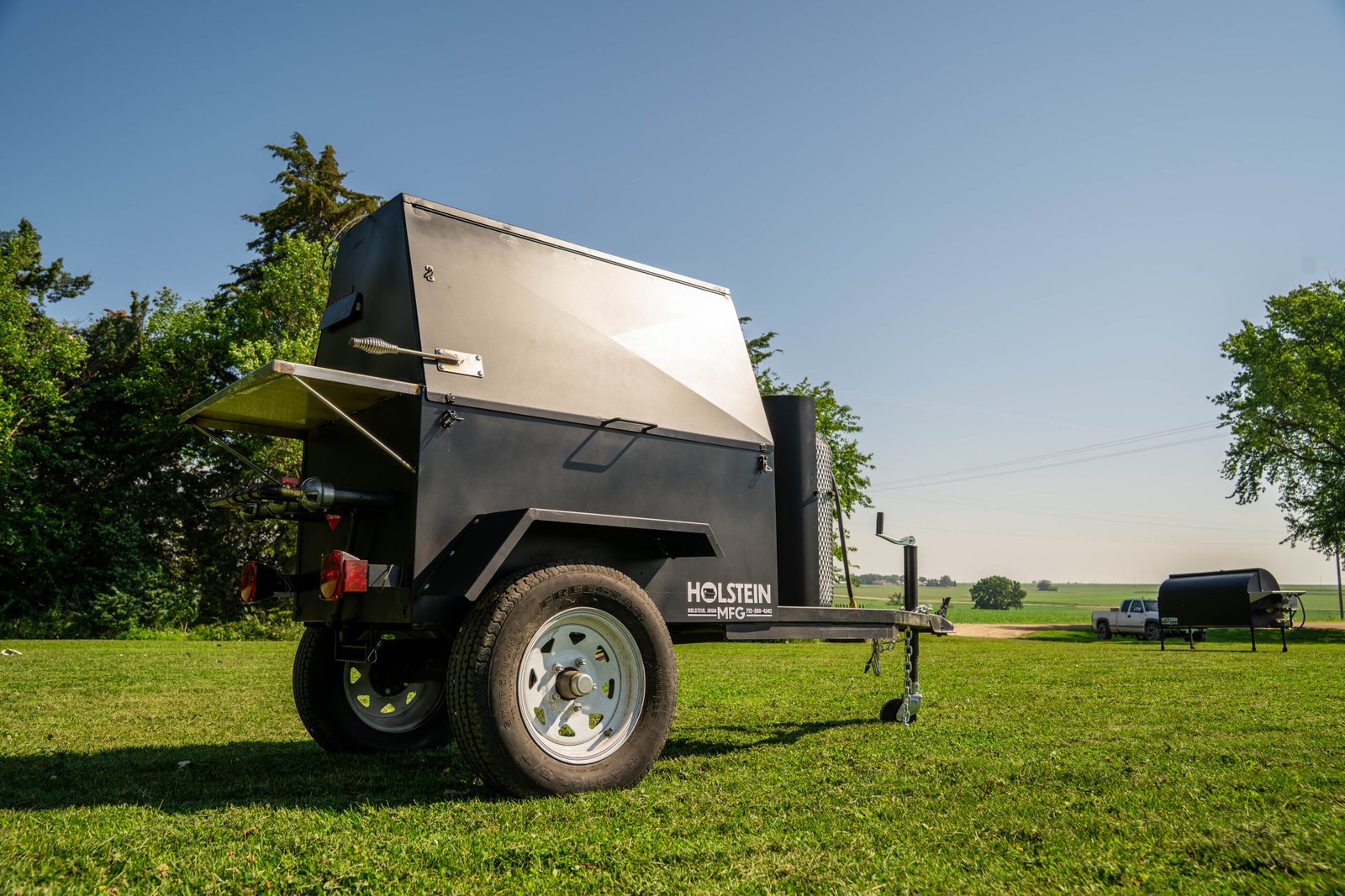 Model 4830CT Towable Charcoal Grill