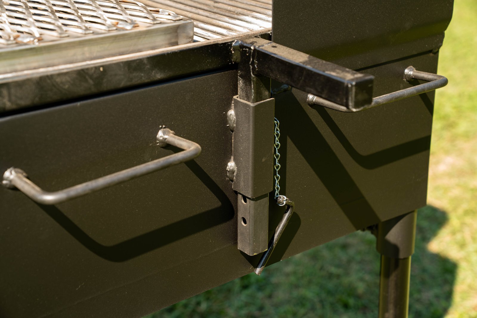 Model 2448C Professional Charcoal Grill