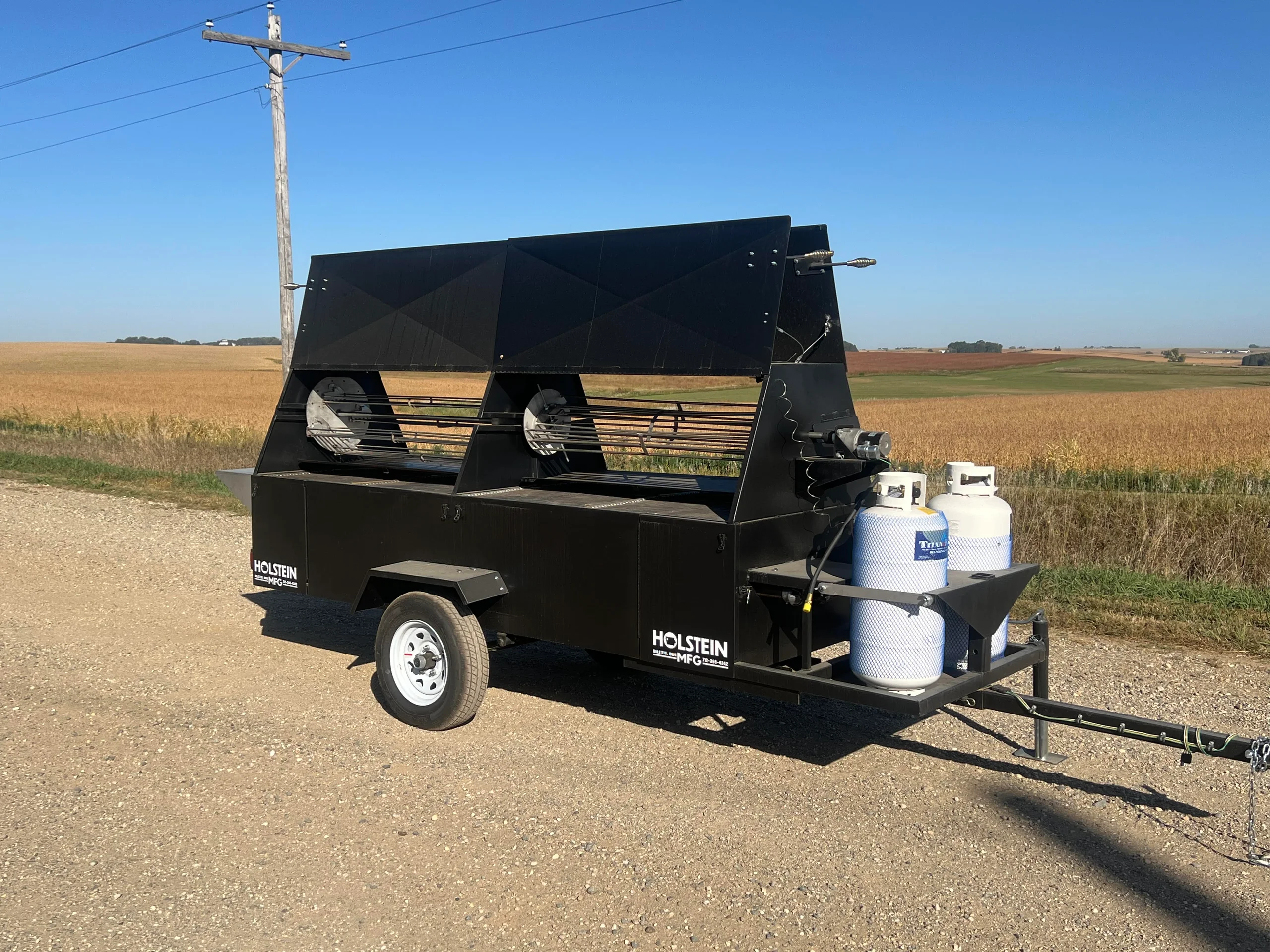 Model 830GC – Gas & Charcoal Towable Grill